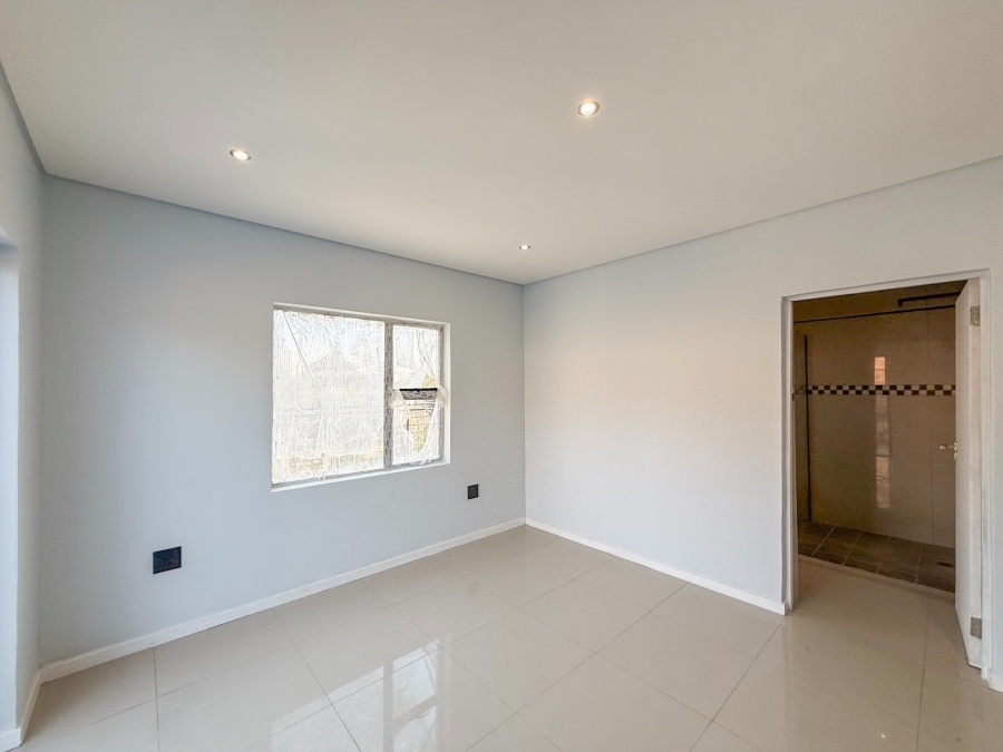 5 Bedroom Property for Sale in Melodie North West